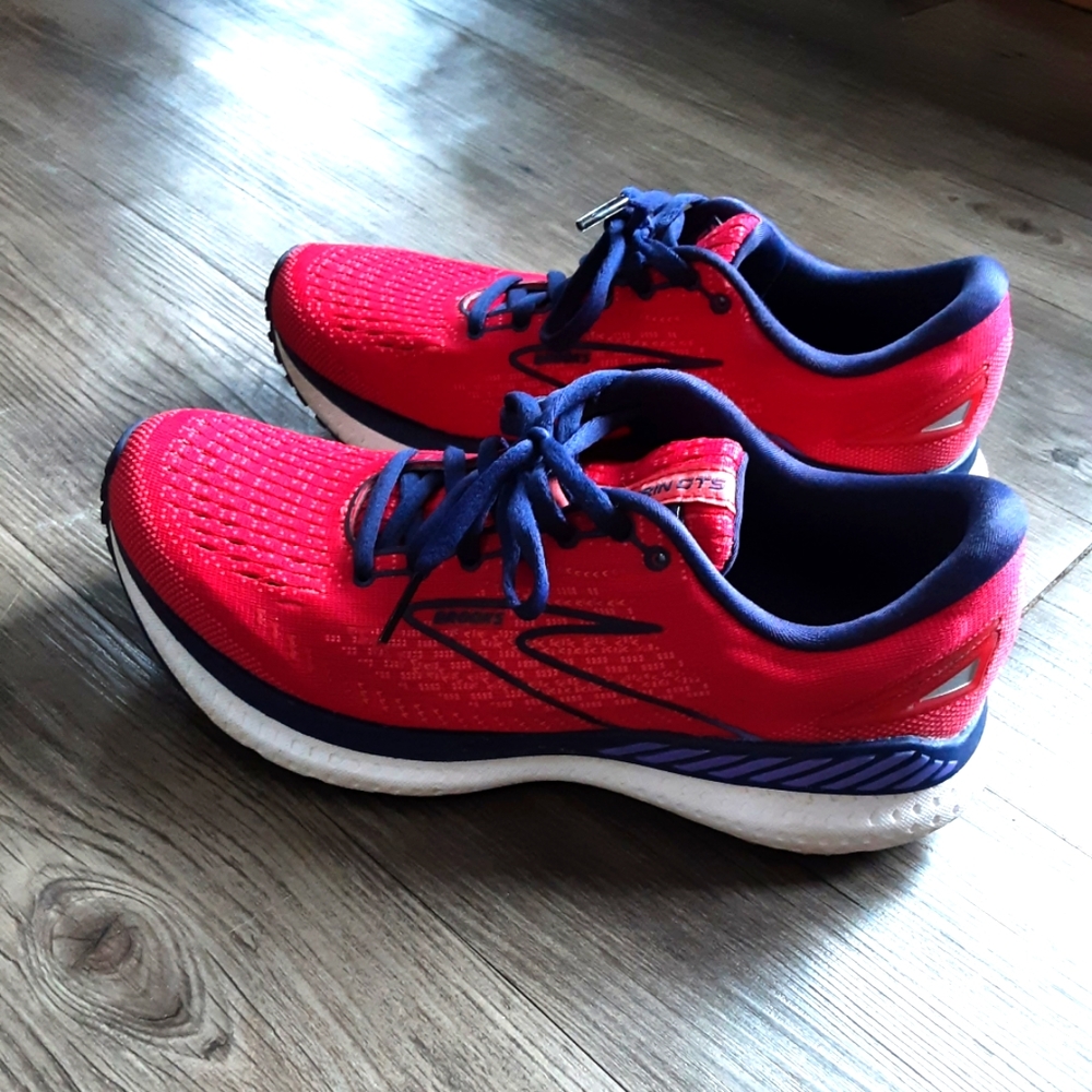 Women's Brooks size 7 glycerin 19 GTS running sneakers
